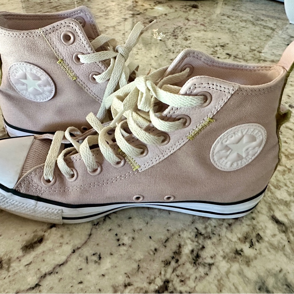 Women’s 9.5 Chuck Taylor All Star High Stone Mauve/ Barely Rose